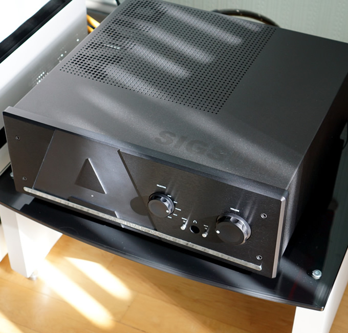AVID Sigsum Integrated Amplifier
